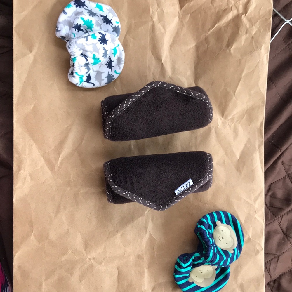 NEW!! Baby car seat strap covers & mittens